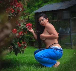 emilyy_cooperr sexi nature Foto 4