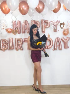 Today, it's not the years that count, but the smiles! Happy birthday to me! 🥰🎂🎁 od SophieBaker__  8 snímek