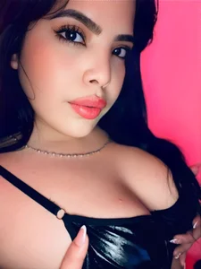 Ari_colemanの“Pretty trouble in black 💄”の枚の写真