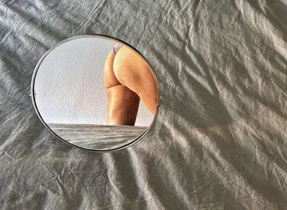 lavaldez Me in the mirror Kuva 2