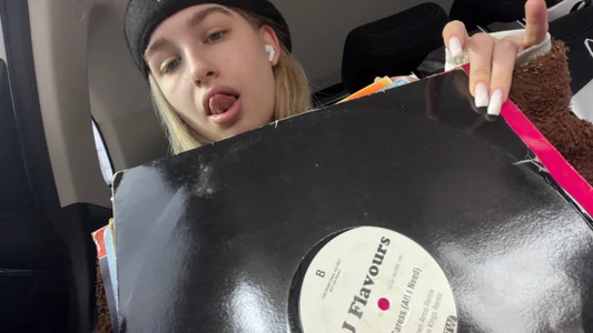 HeeEgno my image on the street) Poză 3