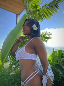 SavannahStorm Tropical girl 🍃🌼 Immagine 