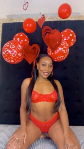 TanyaCastello Let's enjoy Valentine's Day together Foto 4