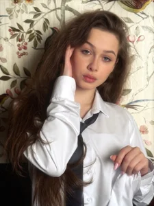 ArielSykes 𝑂𝑛 𝑎 𝑠𝑜𝑓𝑡 𝑏𝑒𝑑🤍 Gambar 3