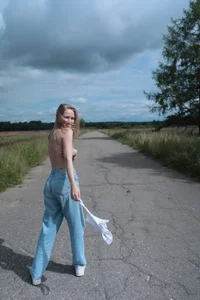 WhiteAnni Public slika 2