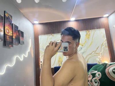 roguer_darkk kullanıcısının I'm a naughty boy who likes to play🥵 albümü -  5 fotoğraf