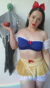 loreen_grey La reina tenía razón… esta belleza sí da miedo 💖🍎 Foto 4