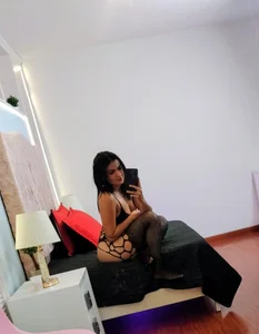 catalina_sanders Glances That Ignite 🥵😈  2. fénykép