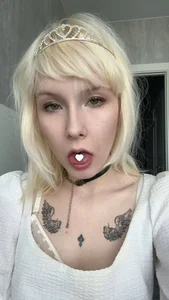 pewpewpiu Alice  4টি ছবি