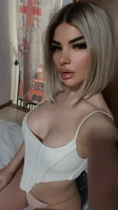 GretadollのPublicの 2枚の写真