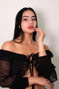 ariel_jonees do you like this outfit Poză 4