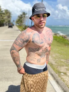 Ades_Lowe sea and me 사진