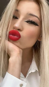 HollyTaillor I'm Crazy Pic 5