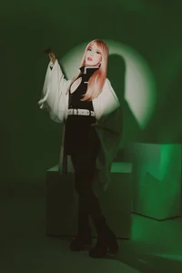 AmberFarrellのMitsuri cosplay 💚🩷の 5枚の写真