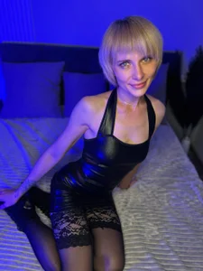 ElzaGlower I embody your fantasies Pic 3