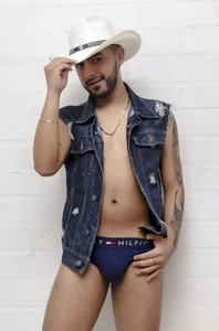 ItsMeEros: Cowboy ( 2 фото)