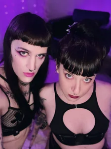 Zoe_and_Coco Public Immagine 