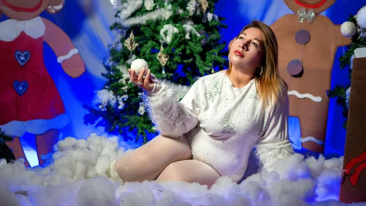 MaylinRosse_ “Snow Angel and Desire” Pic 2