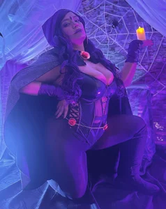 Elise-Leyton Happy halloween 2025 Pic 8