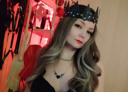 Beauty-And-The-Fist: Public ( 3 фото)