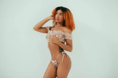 ImaniOkoye: Try my lips!😏💘 ( 3 фото)