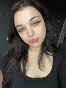 Emily_Chewits Public 사진 2