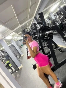 💪😏 A little workout, a little sweat, and a lot of motivation. od Samantha_Bale  snímek