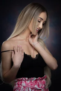 EmilyRaymont ✨ Pic 3