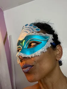 brendaliive something different Foto