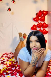 ShanayaKops kullanıcısının Too hot to be called romance. 😈🔥 albümü -  3 fotoğraf