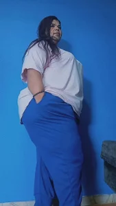 Charlotte_curvy_ Deja que tus pensamient0s fluyan Bilde