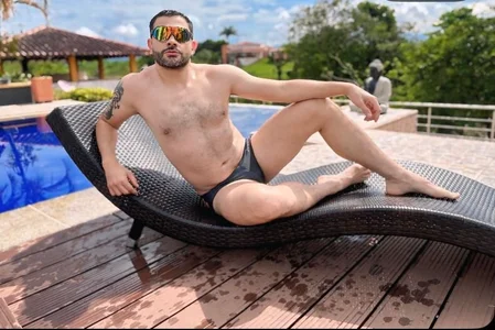 jonasbeards Day of sun, tan and pool ☀⚡⛱ รูป  3