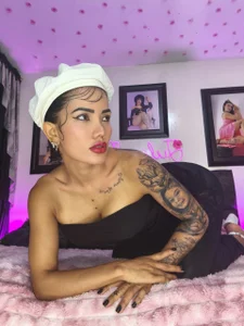 juliane_sweer1 juliane in the bed Pic 2