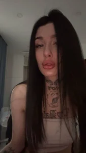 EllyRockStar Am i pick me or not? Pic 2