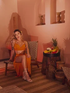 EveBensonX TropiSession 🌺🍉🍊 Immagine  6