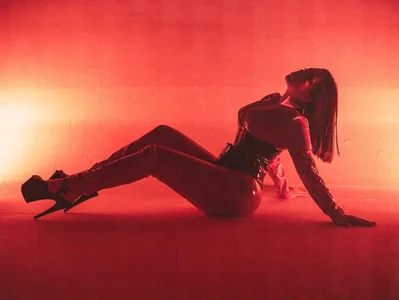 TaniaVelvetのMy Dark and Goddes Energy 😏😈の 3枚の写真