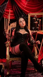 Vic_Taylor kullanıcısının 🖤🔮 The Halloween temptation: do you dare fall under my spell? 😈💋 albümü -  3 fotoğraf