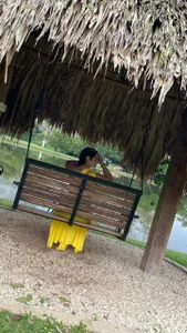 Lia_Hurley: 🌻🍃✨ ( 2 фото)