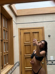 sade_jackson1: Public ( 3 фото)