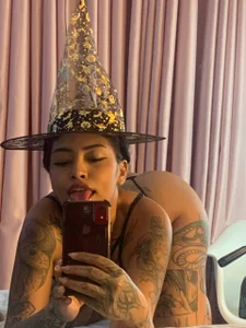 JuliaRose_ksのsexy witch 🎃の 3枚の写真