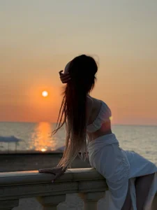 KittyHoneyy Will you take a walk on the beach with me? Billede