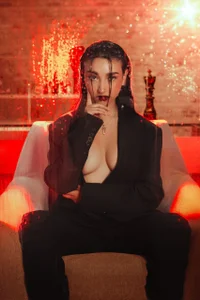 Emily_Rousess Public Pic 8