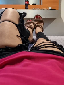dani_feet1 Public Pic 2