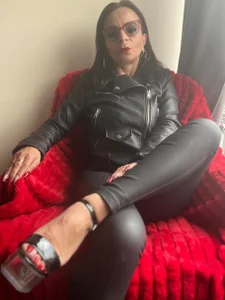 Miss_ellien 👠💖 A perfect combination of classy heels, delicate feet, and irresistible glamour. ✨ Every angle i Pic 2