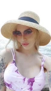 yourkriss_new1 relaxing on the beach Pic 5