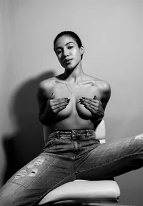 EmmaaCoel kullanıcısının Black and White albümü -  3 fotoğraf