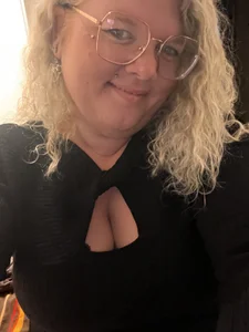 CurvyAnonymousGirl89 Public รูป  4