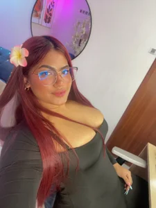 Charlotte_stoone kisses Pic