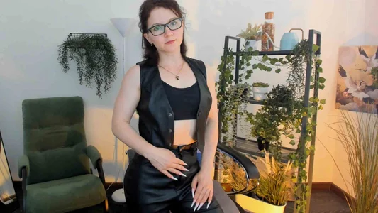 AureliaGleam in leather clothing Pic 3
