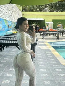 HaileyBiieber Public Kuva